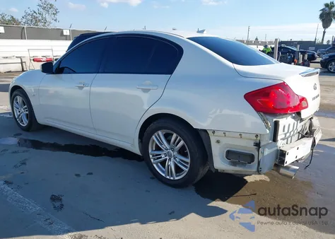 2015 Infiniti Q40 z USA, uszkodzony, nr VIN JN1CV6AP7FM501789